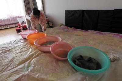 麻城楼上漏水，住户失联，小区没物管，业主维权难！律师来支招……